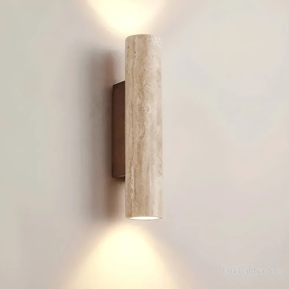 Up/down-vägglampa i naturlig travertin