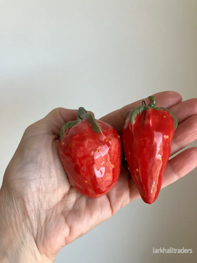 Strawberries, skulpturer