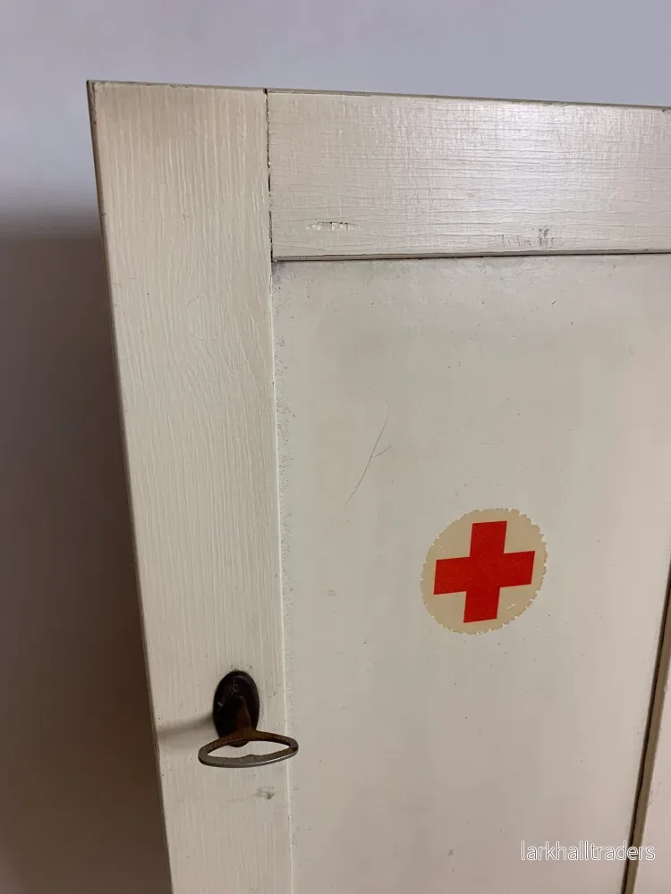 Medicinskåp med innehåll - Bild 2