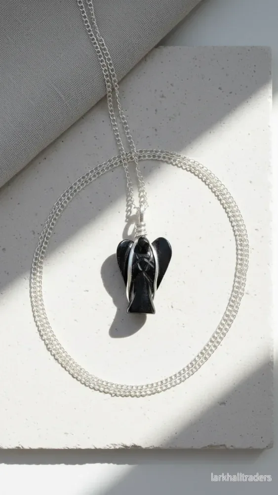 Halsband med svart agat – ängelhänge - Bild 3