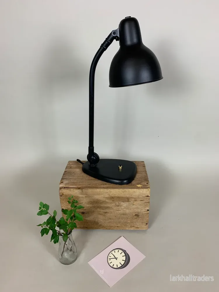 Vacker vintagelampa tillskriven Vilhelm Lauritzen Vacker vintagelampa tillskriven Vilhelm Lauritzen