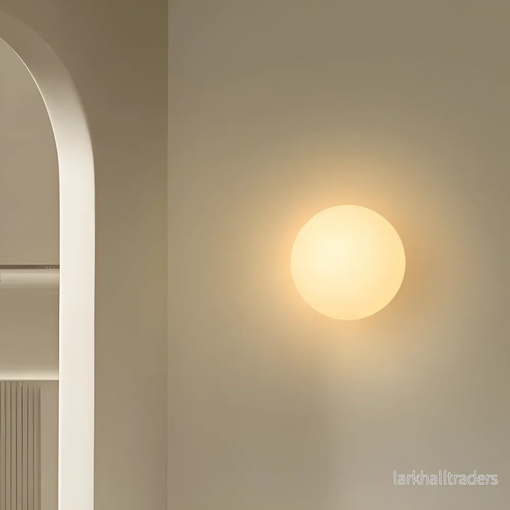 LumiHalo – Elegant Rund Vägglampa i Vitt Glas med Mjuk Belysning LumiHalo – Elegant Rund Vägglampa i Vitt Glas med Mjuk Belysning