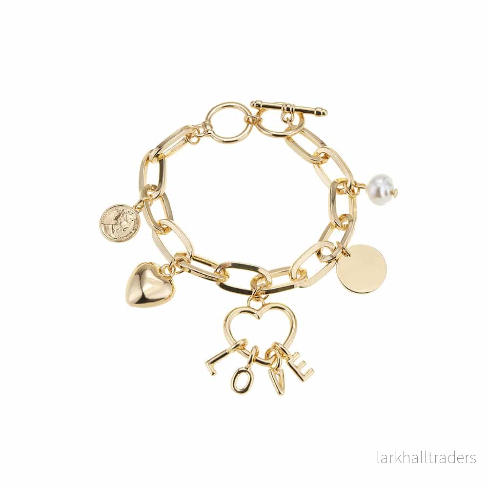 Armband med ”LOVE”-berlock och söta berlocker