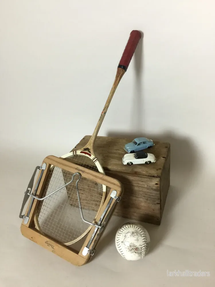 Gammalt och dekorativt badmintonracket med ram - Bild 3