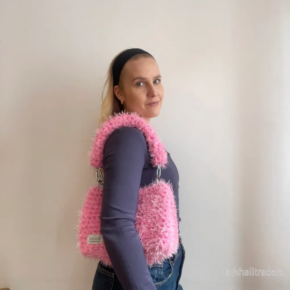 Fluffig rosa JOE virkad väska - Bild 2