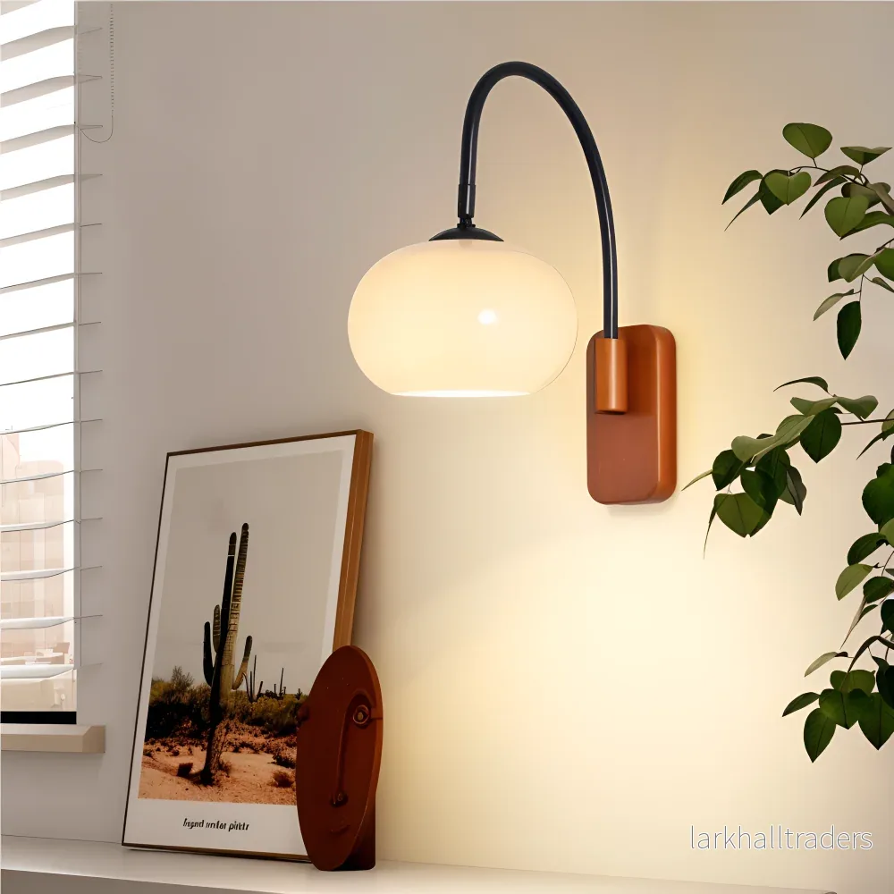 Solara – Vägglampa i Persimonfärgat Glas med Bauhausdesign för Sovrum