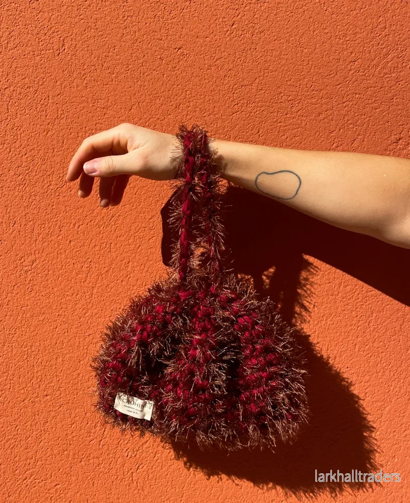 Fluffig Burgundy Virkad Påsväska - MIRJAM - Bild 2