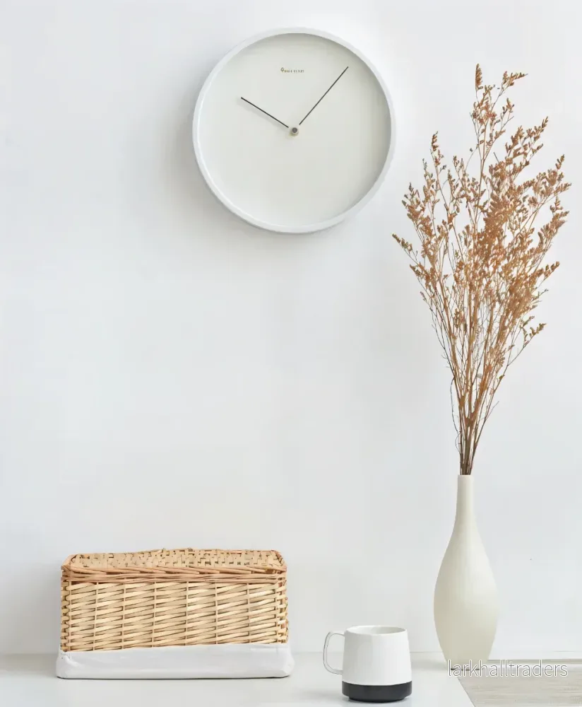 HaloQuiet – Elegant Vit Metallväggklocka i Modern Minimalism - Bild 3