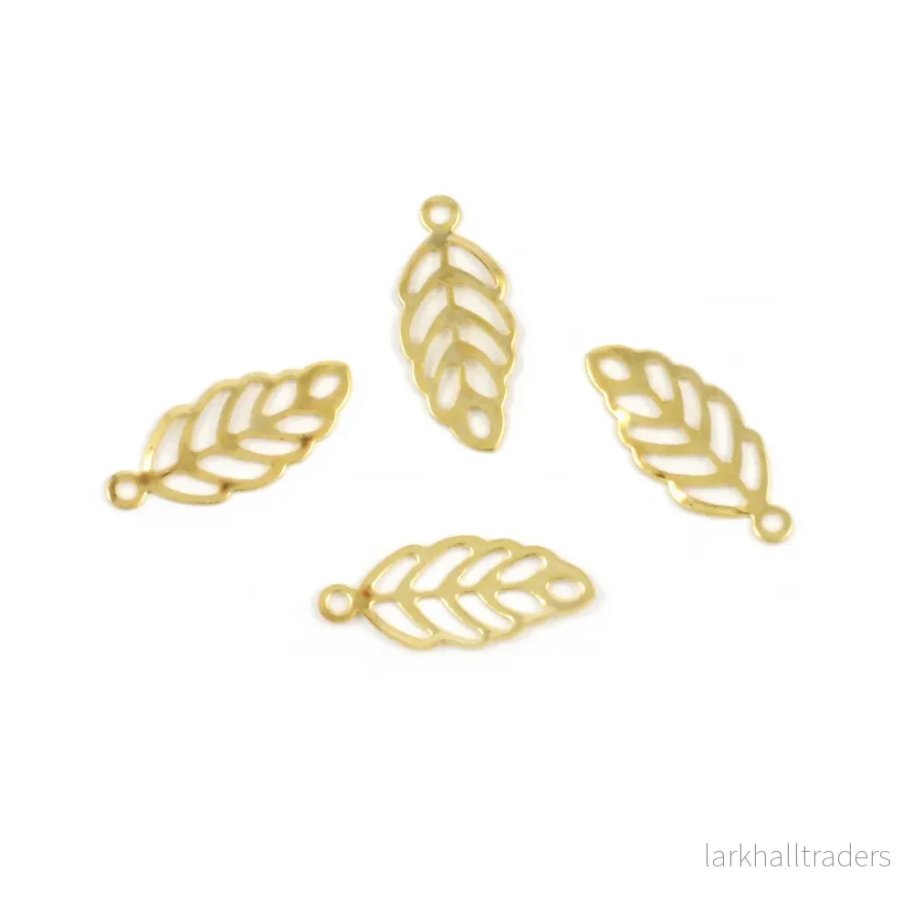 Tunn berlock i rostfritt stål, litet blad, guld, 6x11mm, 15st Tunn berlock i rostfritt stål, litet blad, guld, 6x11mm, 15st