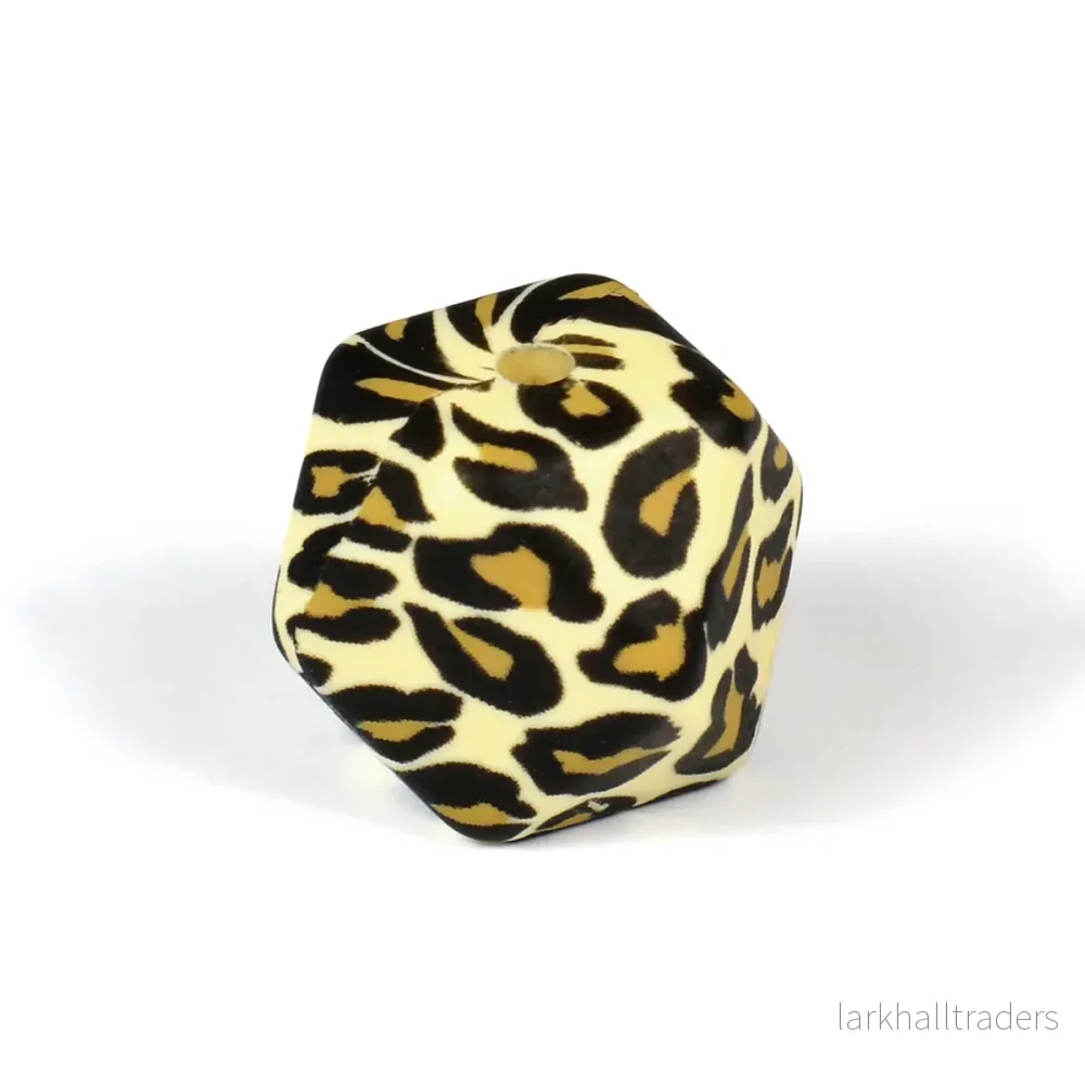 Kantig silikonpärla, leopard, 14mm