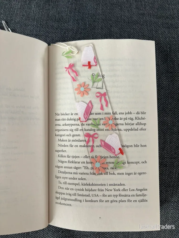 Bokmärke Transparent – Books and flowers Bokmärke Transparent – Books and flowers