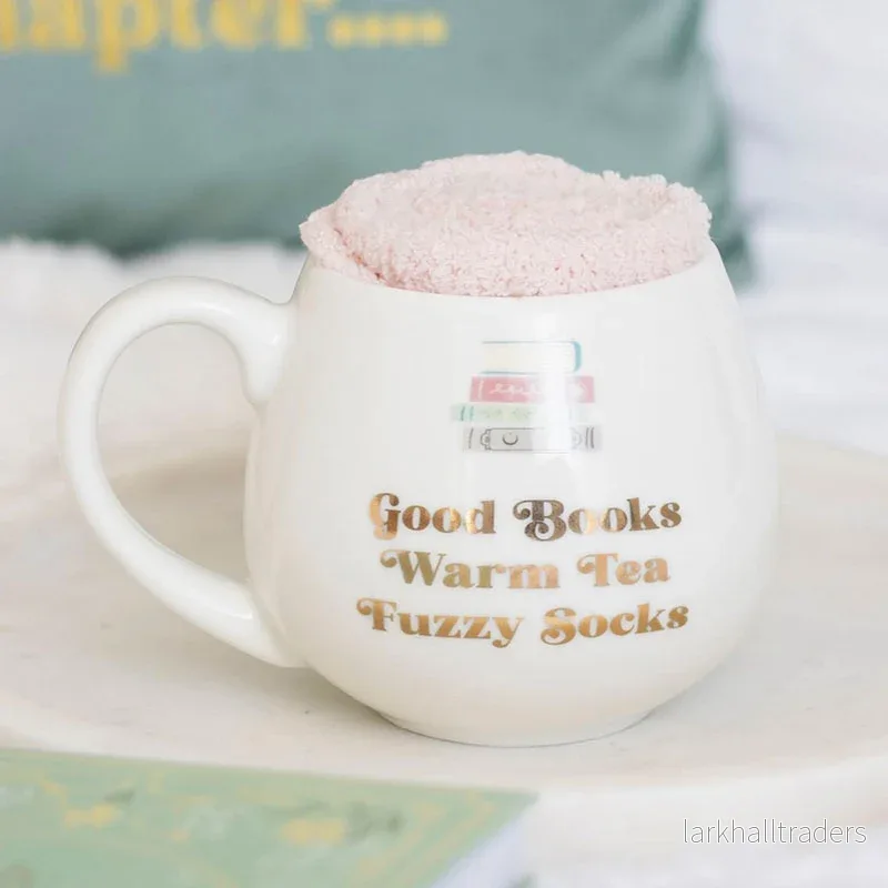Mugg med sockar – Good books, warm tea & fuzzy socks