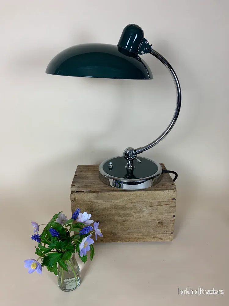 Kaiser Idell 6631 bordslampa i mörkgrön