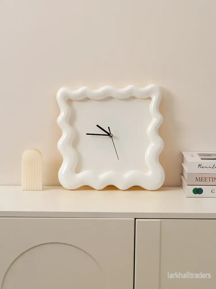CreamCake Dial – Krämfärgad Väggklocka i Kakform för Dopamininredning - Bild 2
