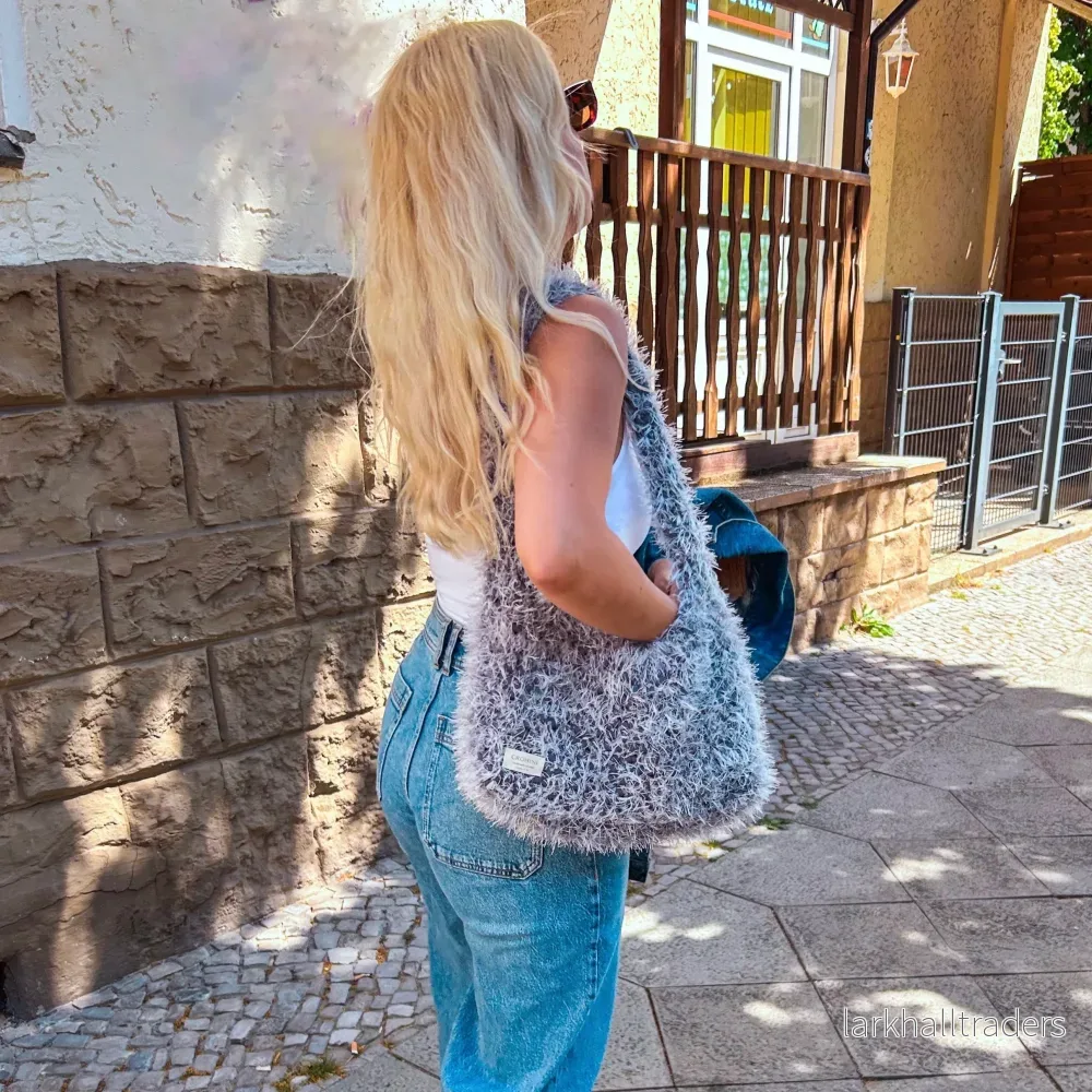 Fluffig grå LIINA virkad väska - Bild 2