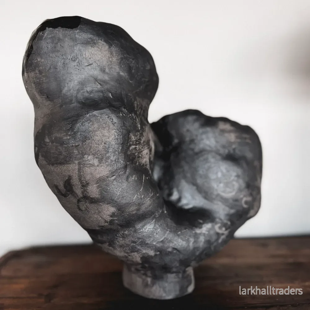 "Shifting center of gravity/ Oklar tyngdpunkt" Keramik Skulptur / Vas. Svart grey raw - Bild 2