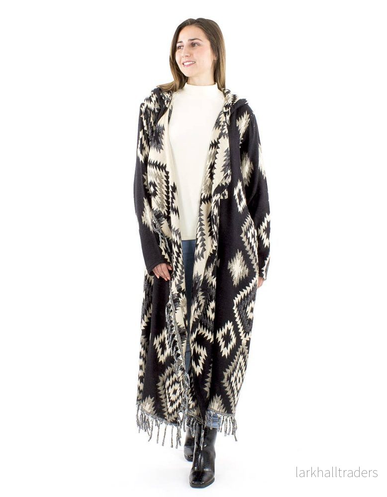 Ponchokappa med fransar Black & Ivory Ponchokappa med fransar Black & Ivory