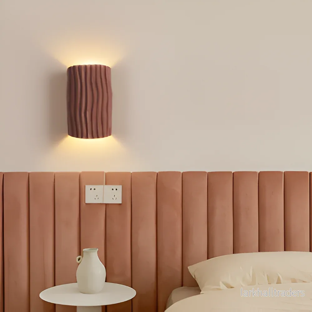 HuePleat – Kurvig Plisserad Vägglampa i Resin med Upp- och Nedåtriktad LED-belysning - Bild 3