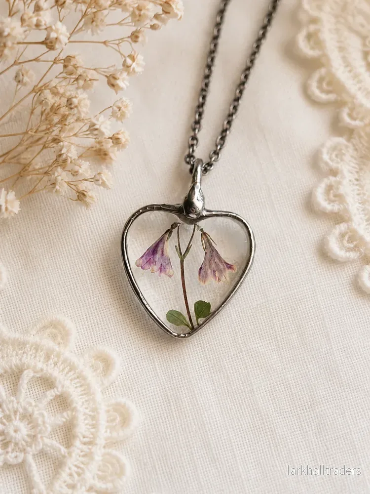 Twinflower Linnea - Hjärthalsband - Terrariumsmycke