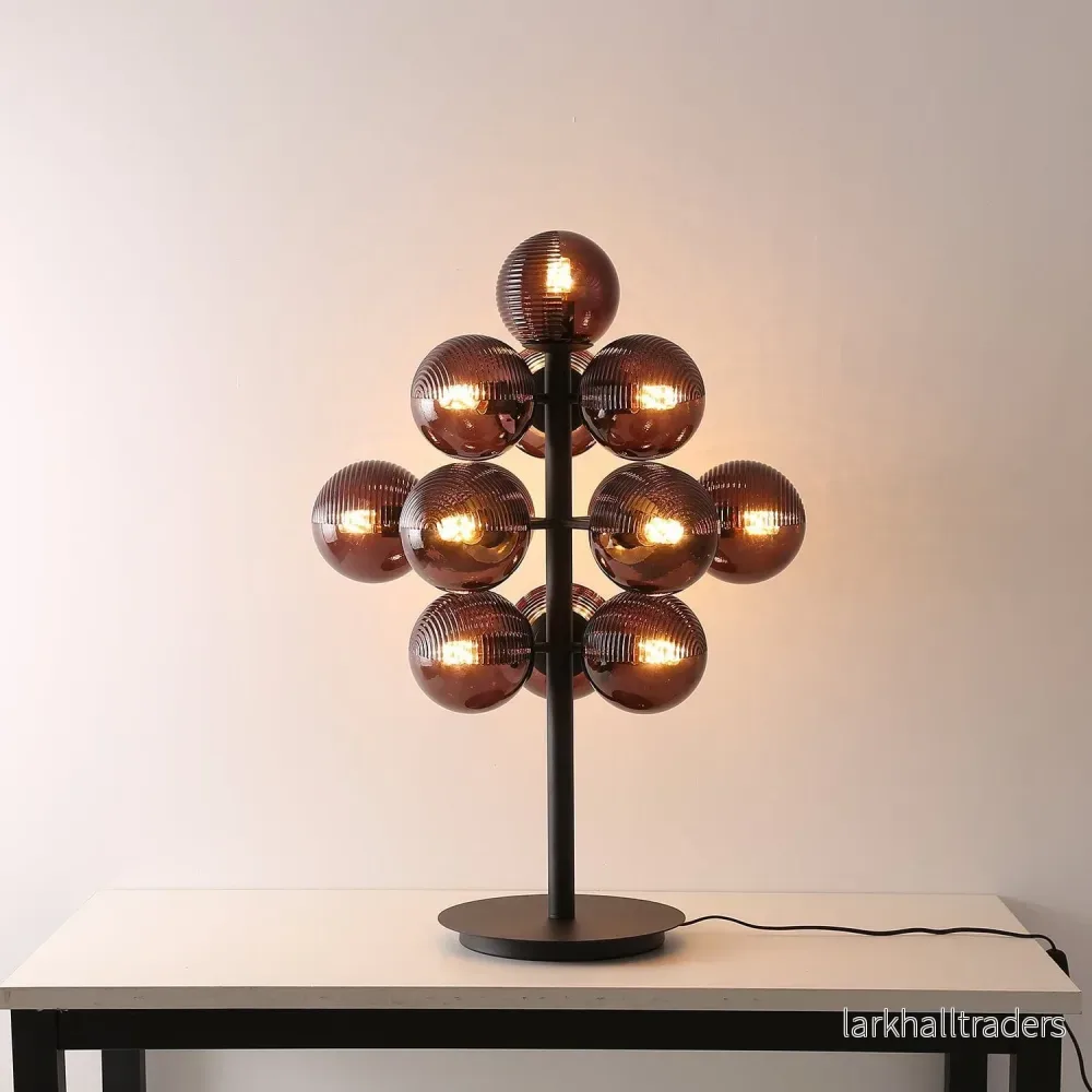 VineLux – Bordslampa i metall och glas med elegant druvdesign - Bild 2