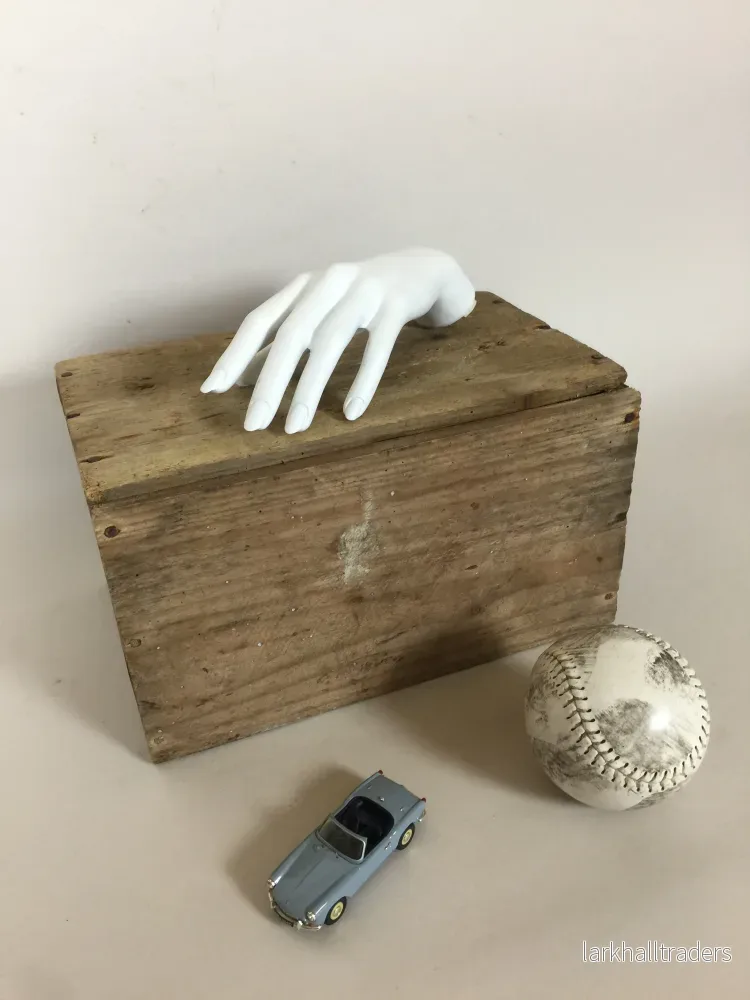 Hand med fina detaljer - Bild 2