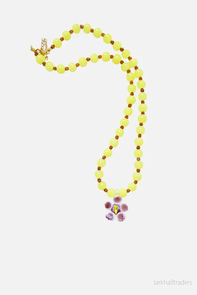 Lila Blomma & Gula Pärlor Halsband Lila Blomma & Gula Pärlor Halsband