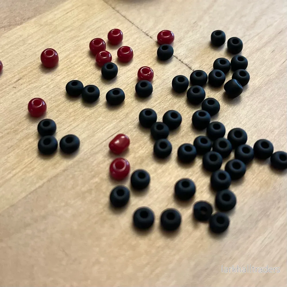 Seed Beads, 4mm, frostad mattsvart - Bild 2