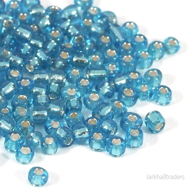 Seed Beads, 4mm, silverlined ljusblå, 30g Seed Beads, 4mm, silverlined ljusblå, 30g