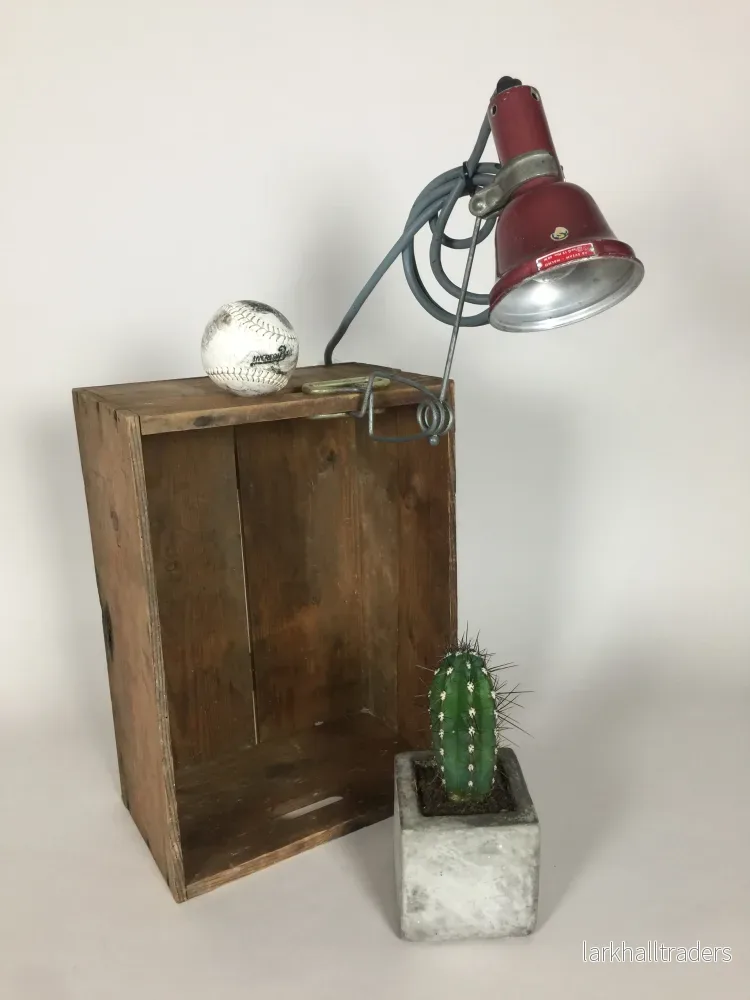 Industriell och rå klämlampa från Sverige
