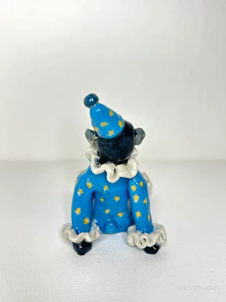 Gorilla clown in a star-onesie Skulptur - Bild 2