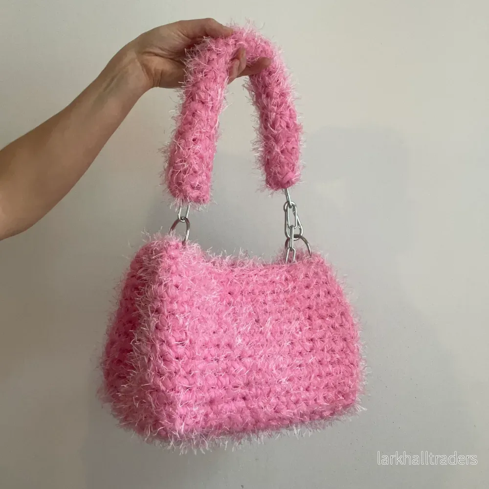 Fluffig rosa JOE virkad väska - Bild 3