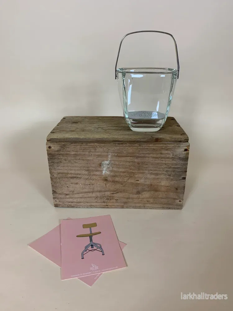 Ishink i glas med mönster på kanten Ishink i glas med mönster på kanten