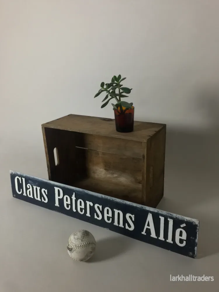 Vägskylt Claus Petersens Allé - Bild 3