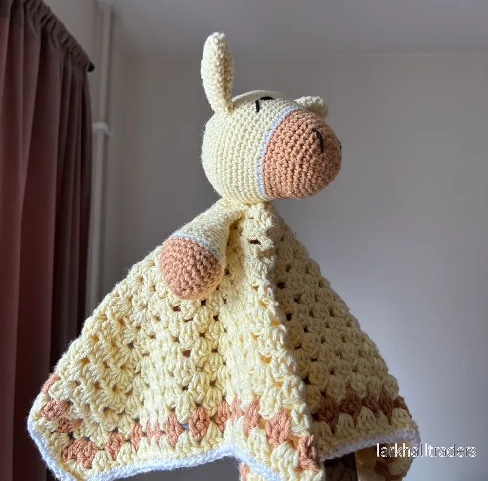Handgjord virkad giraff snuttefilt - Bild 2