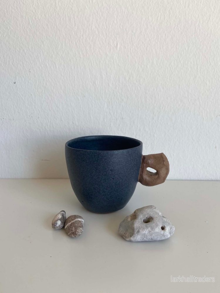 ’Kosten’ Handgjord keramik kopp – Little stone