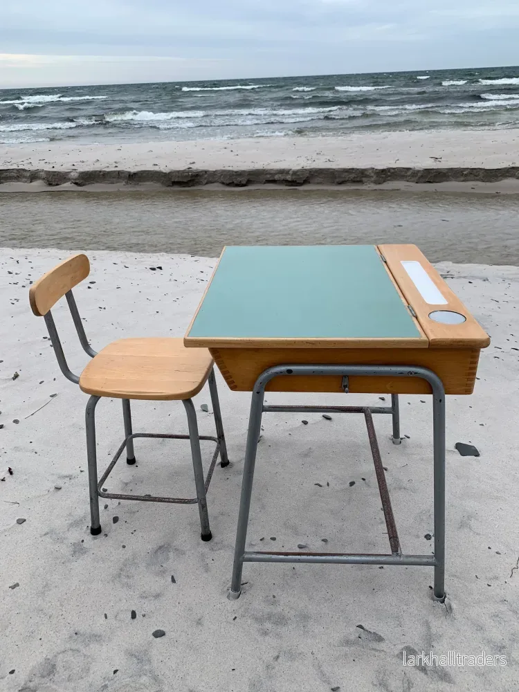 Skolbänk med stol Skolbänk med stol