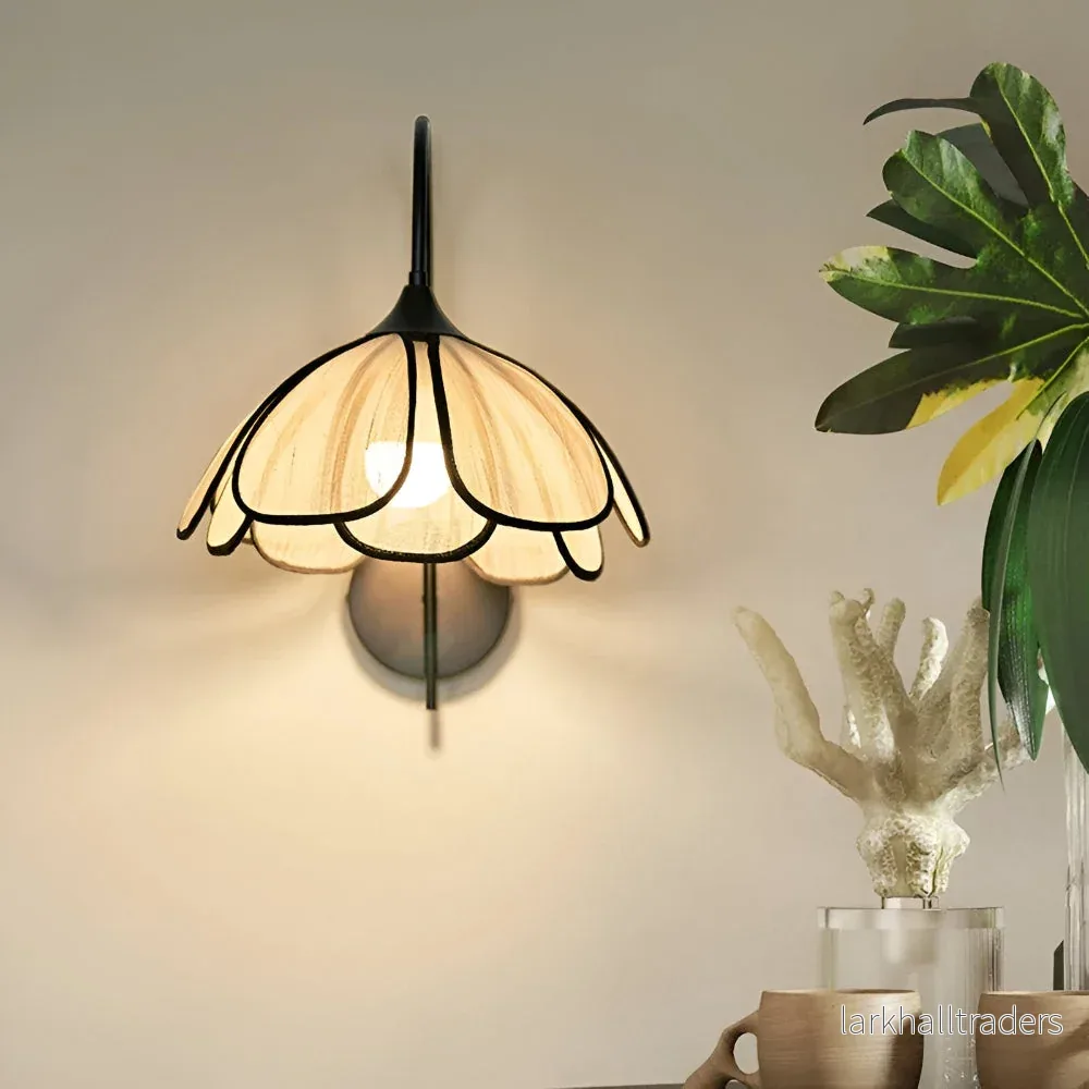 NaturaBloom – Vägglampa i Svart och Rotting med Blomformad Wabi-Sabi Design - Bild 3