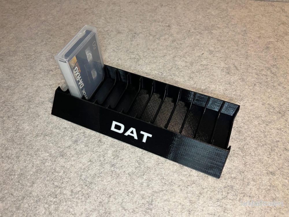 Skrivbordställ för 12 DAT-kassettband med DAT-text - Bild 3