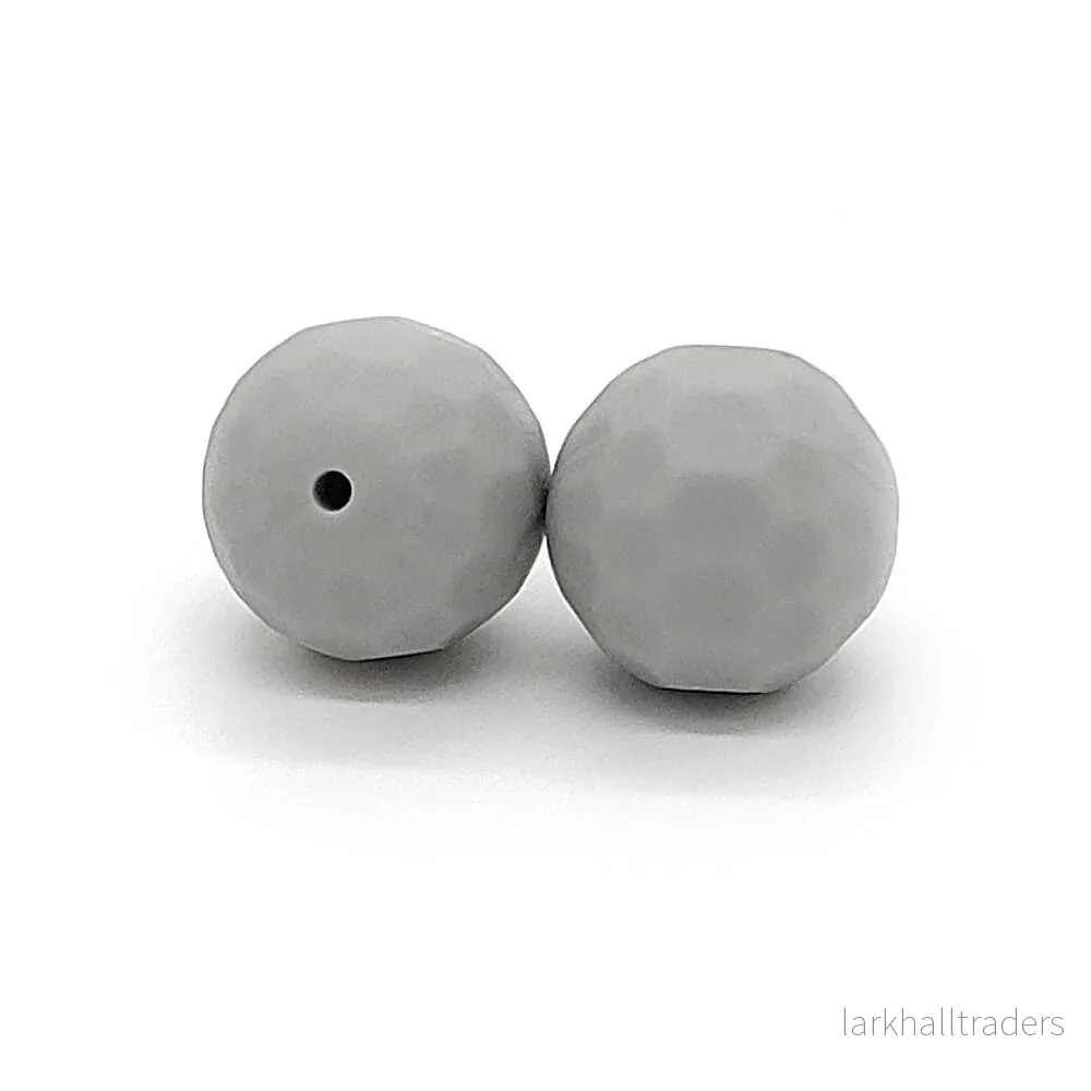 Facetterad silikonpärla, ljusgrå, 15mm Facetterad silikonpärla, ljusgrå, 15mm