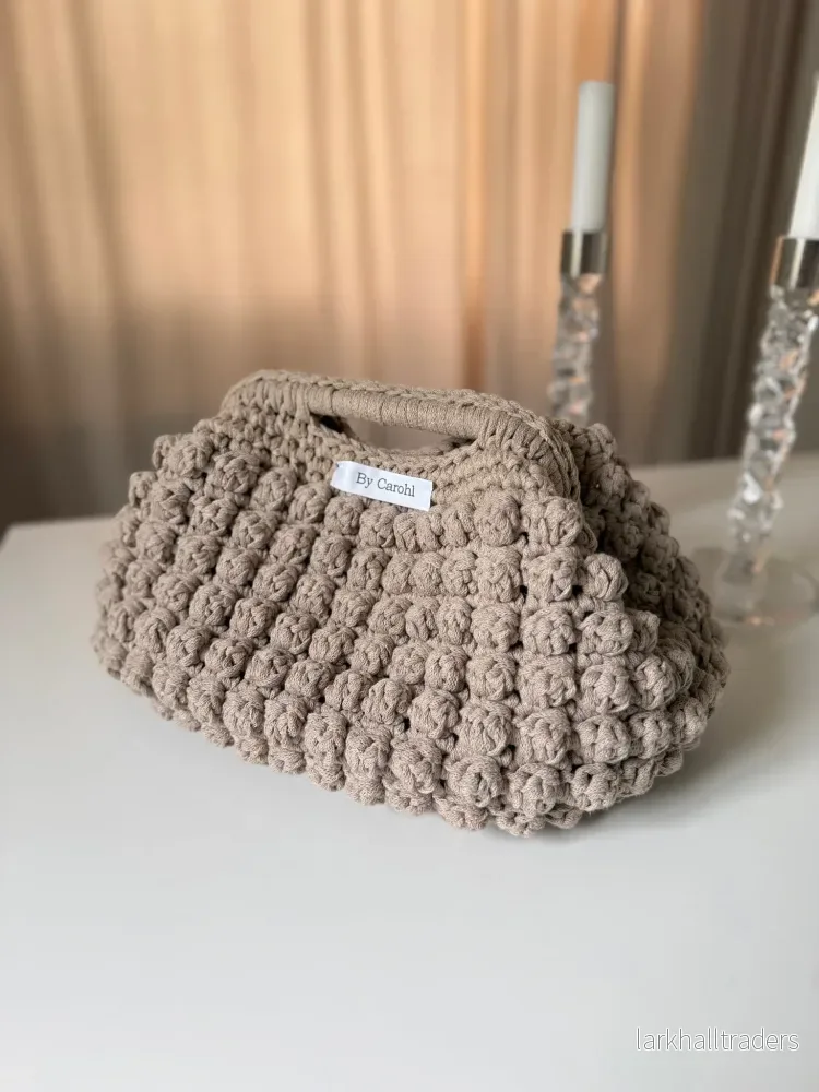 Virkad väska med spänne - beige Bubbliga