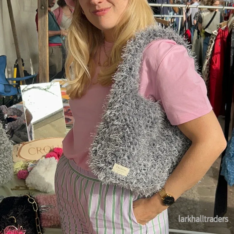 Fluffig grå LIINA virkad väska Fluffig grå LIINA virkad väska