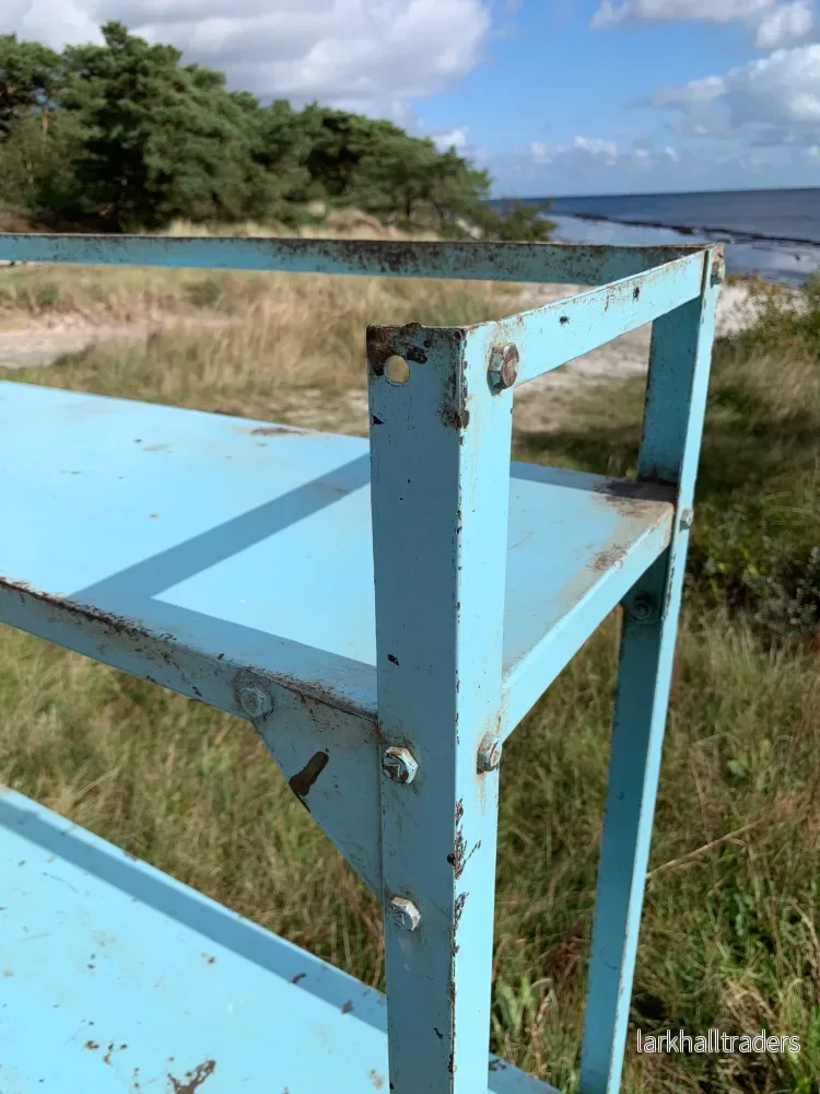 Rå och vacker metallhylla - Bild 3