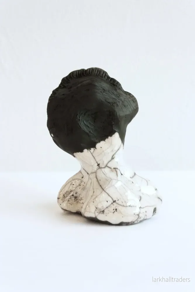 Handgjord raku skulptur: Uncanny Granny - Bild 2