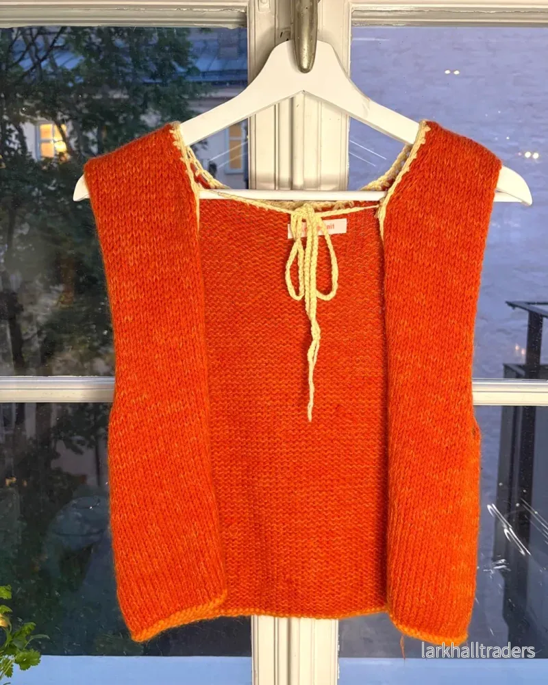 Aboo Väst, Orange
