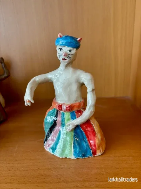 Cat in skirt 2 Hip hop dance Skulptur Cat in skirt 2 Hip hop dance Skulptur