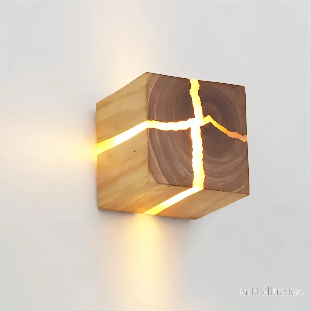 QuadCrackle – Handgjord Vägglampa i Trä med Konstnärlig Crackle-design - Bild 2