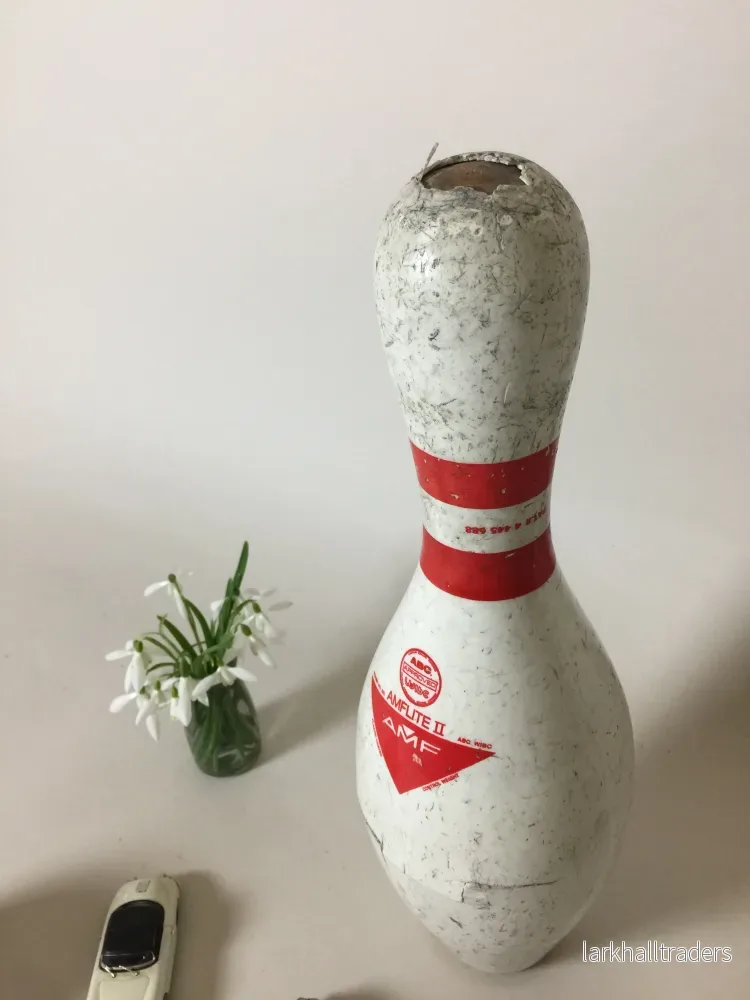 Kotte med röd dekoration och patina - Bild 3