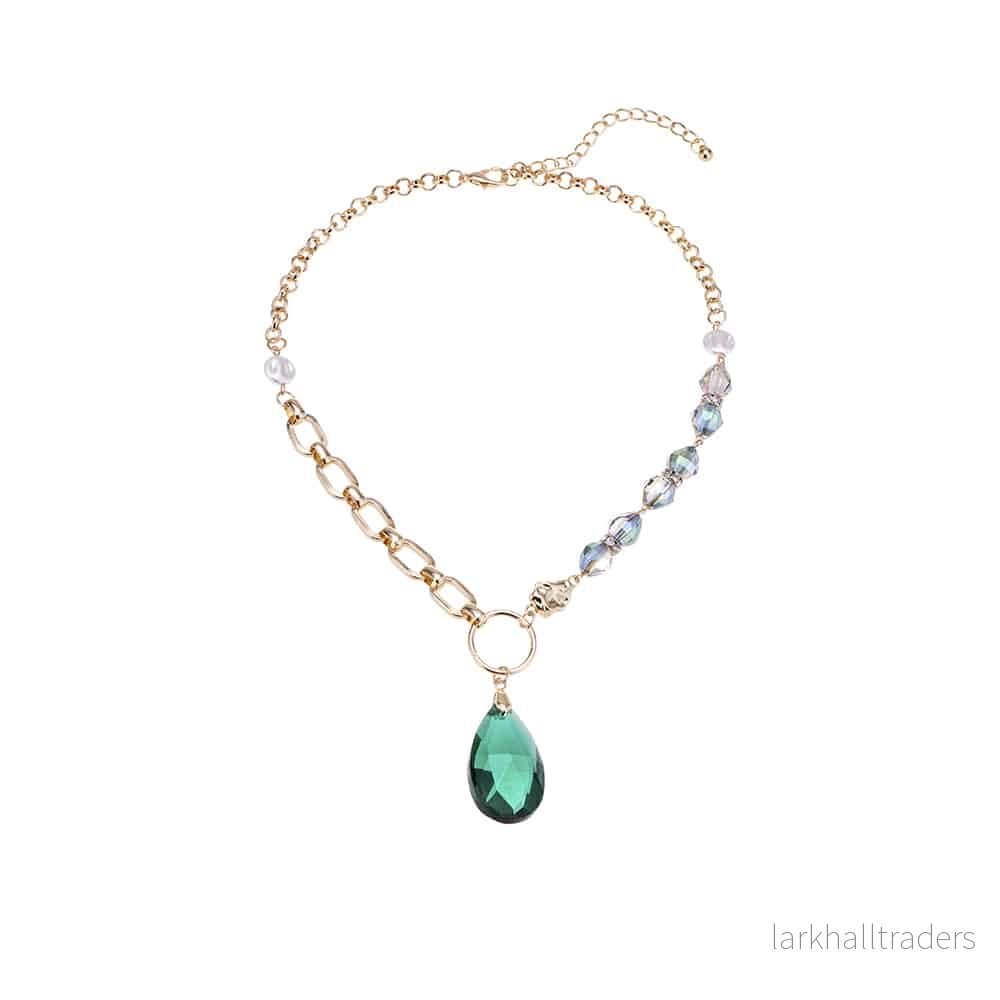 Halsband, små stenar och en stor vacker grön sten, justerbart Halsband, små stenar och en stor vacker grön sten, justerbart