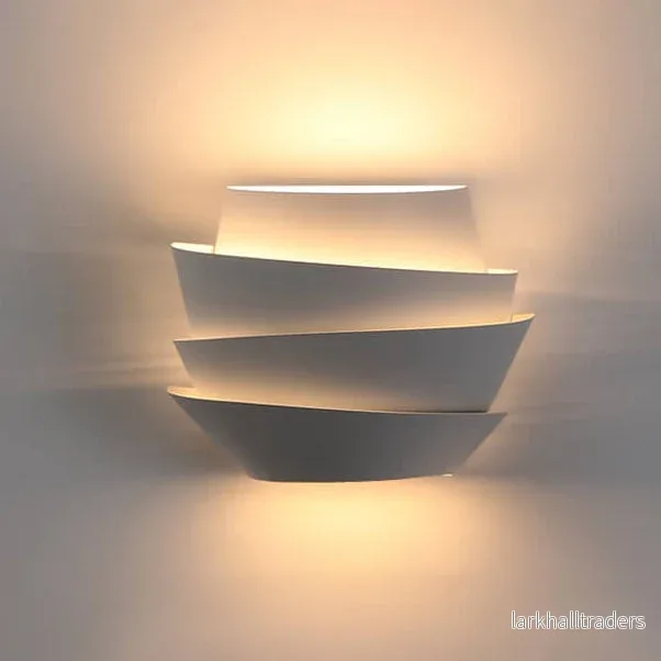 Namiya – Japandi Vägglampa med Modernt Asymmetriskt Design och Varmt Ljus Namiya – Japandi Vägglampa med Modernt Asymmetriskt Design och Varmt Ljus