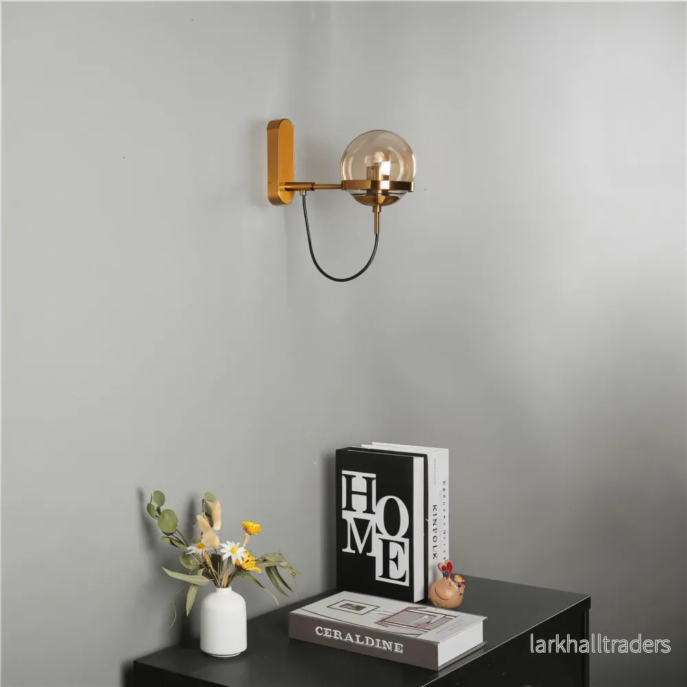 ScandiShine – Vägglampa i Glasglob med Nordisk Design och LED-belysning för Inomhusbruk